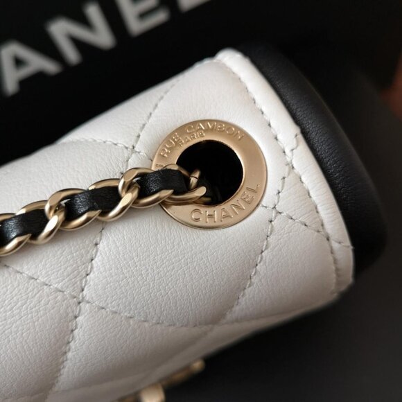 Chanel square mini single flap - Picture 3 of 16